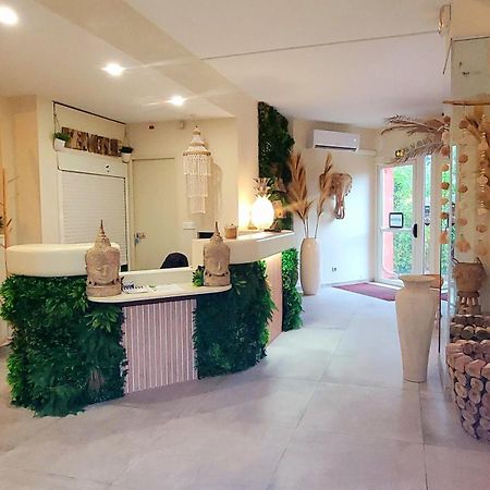 Hotel Tennis International آجد المظهر الخارجي الصورة